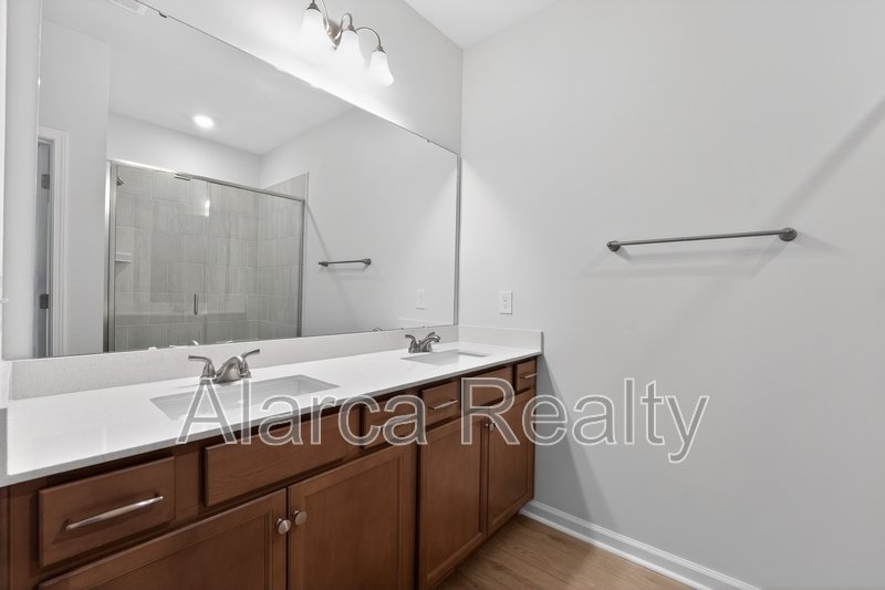 For Rent: 2962 Sloan Dr Charlotte NC 28208 property image