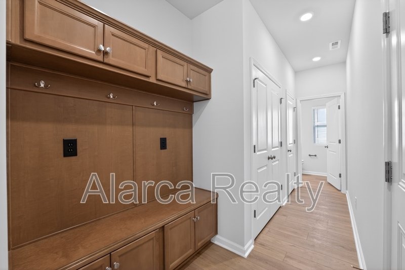 For Rent: 2962 Sloan Dr Charlotte NC 28208 property image