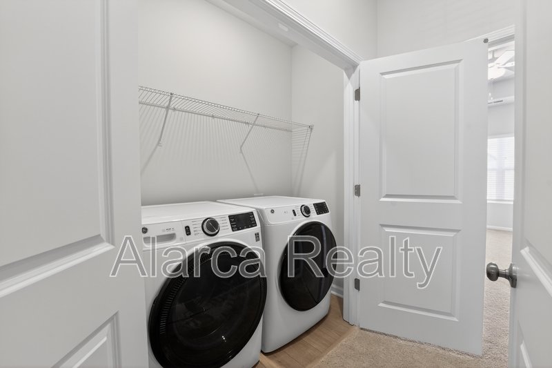 For Rent: 2962 Sloan Dr Charlotte NC 28208 property image