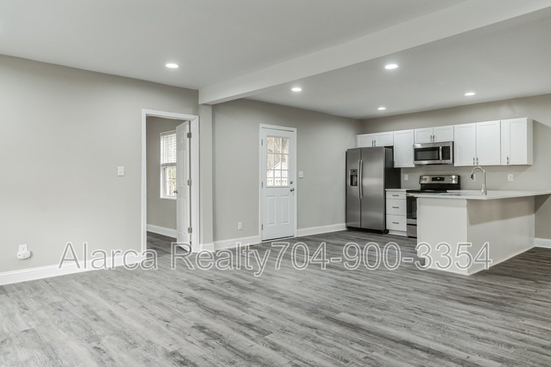 For Rent: 1219 Skyview Dr, Charlotte, NC  28208 property image