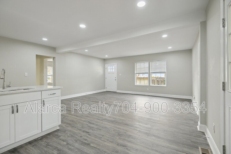 For Rent: 1219 Skyview Dr, Charlotte, NC  28208 property image