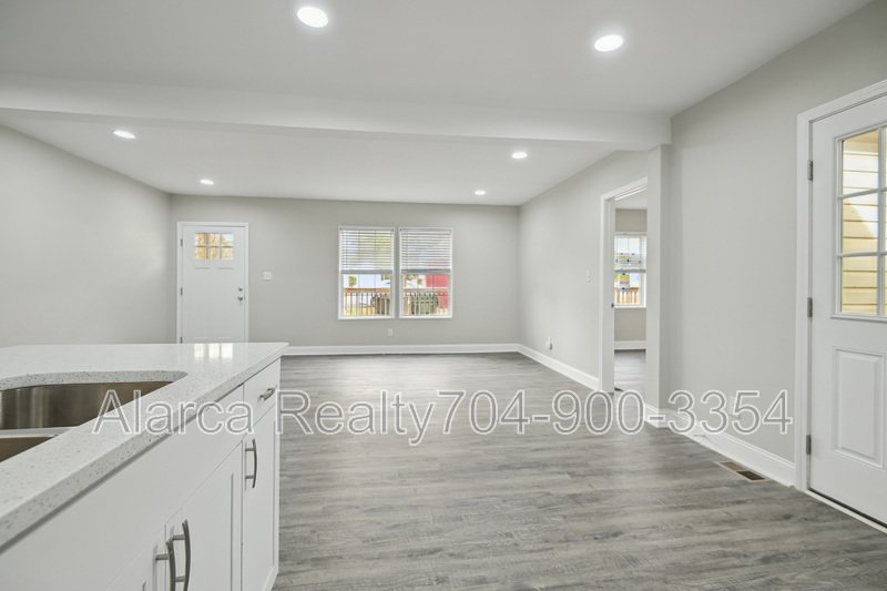 For Rent: 1219 Skyview Dr, Charlotte, NC  28208 property image