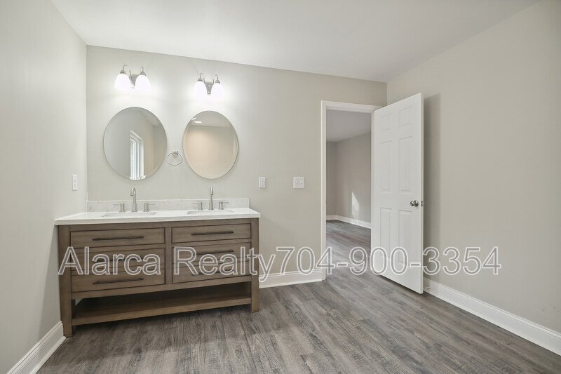 For Rent: 1219 Skyview Dr, Charlotte, NC  28208 property image