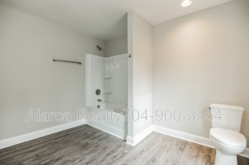 For Rent: 1219 Skyview Dr, Charlotte, NC  28208 property image