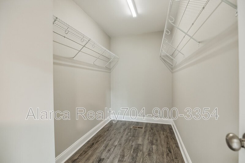 For Rent: 1219 Skyview Dr, Charlotte, NC  28208 property image