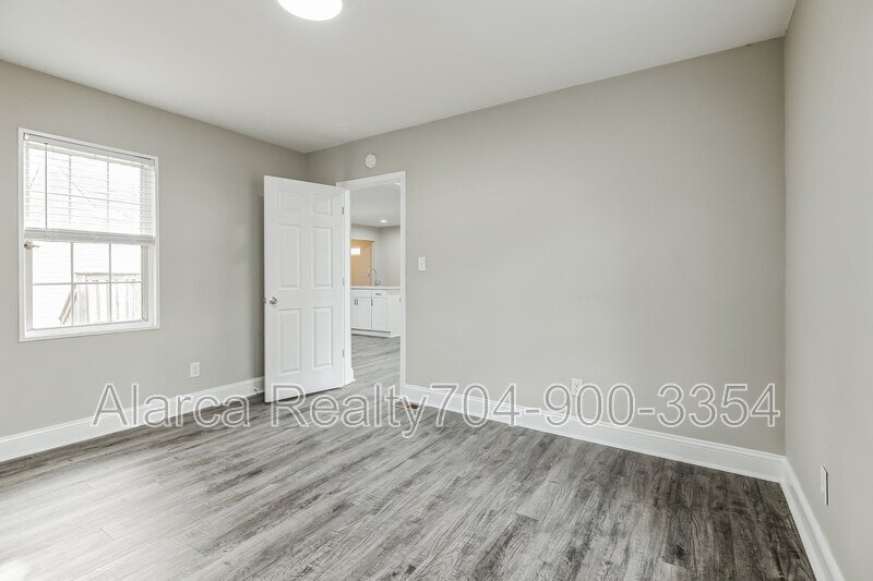 For Rent: 1219 Skyview Dr, Charlotte, NC  28208 property image