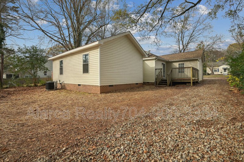 For Rent: 1219 Skyview Dr, Charlotte, NC  28208 property image