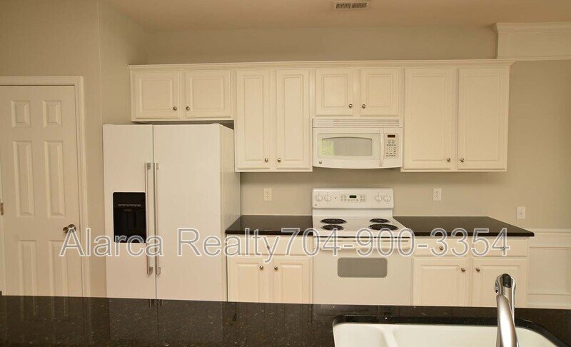 For Rent: 3282 Margellina Dr Charlotte NC 28210 property image
