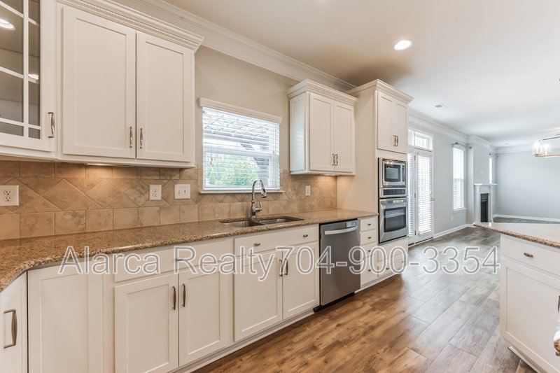 For Rent: 7419 Canova Ln Charlotte NC 28278 property image