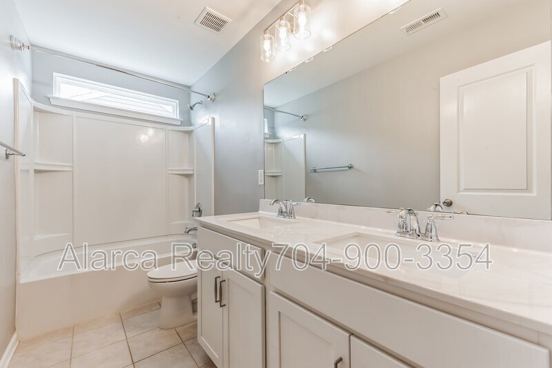 For Rent: 7419 Canova Ln Charlotte NC 28278 property image