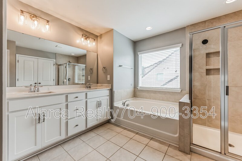 For Rent: 7419 Canova Ln Charlotte NC 28278 property image