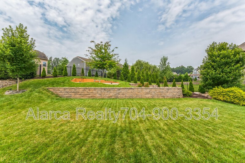 For Rent: 7419 Canova Ln Charlotte NC 28278 property image