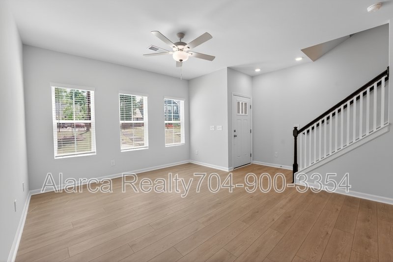 For Rent: 2962 Sloan Dr Charlotte NC 28208 property image