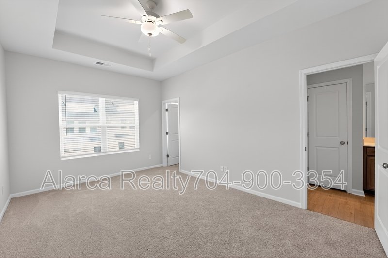 For Rent: 2962 Sloan Dr Charlotte NC 28208 property image