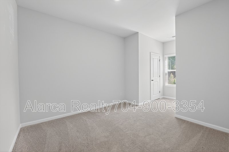 For Rent: 2962 Sloan Dr Charlotte NC 28208 property image