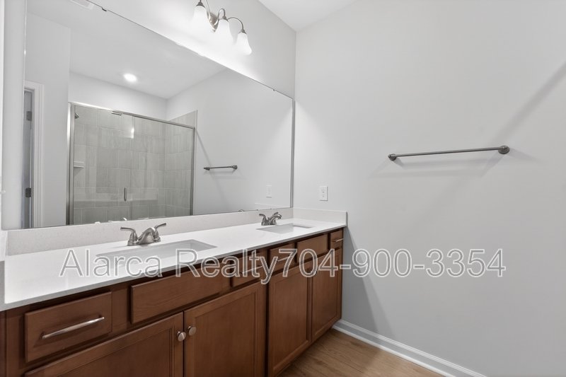For Rent: 2962 Sloan Dr Charlotte NC 28208 property image