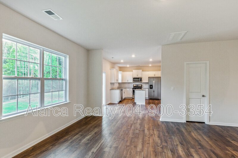 For Rent:  114 Sequoia Forest Dr Mooresville NC 28117 property image