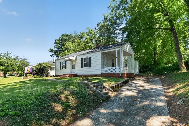 For Rent: 2322 Belfast Dr Charlotte NC 28208 property image