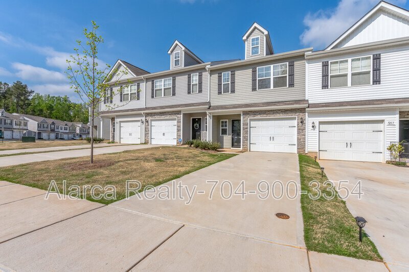 For Rent: 7213 Somerford Rd Charlotte NC 28215 property image