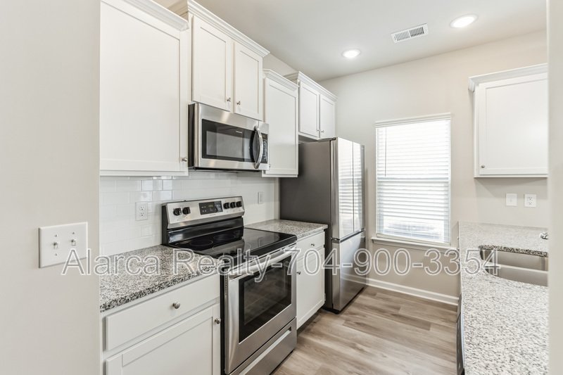 For Rent: 7213 Somerford Rd Charlotte NC 28215 property image