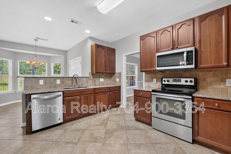 For Rent: 2041 White Cedar Ln Waxhaw NC 28173 property image