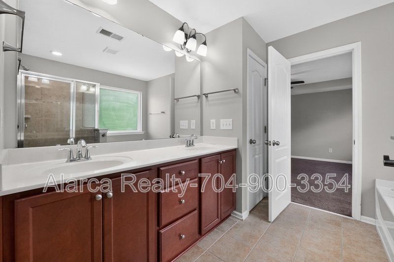 For Rent: 11528 Lottingly Dr Huntersville NC 28078 property image