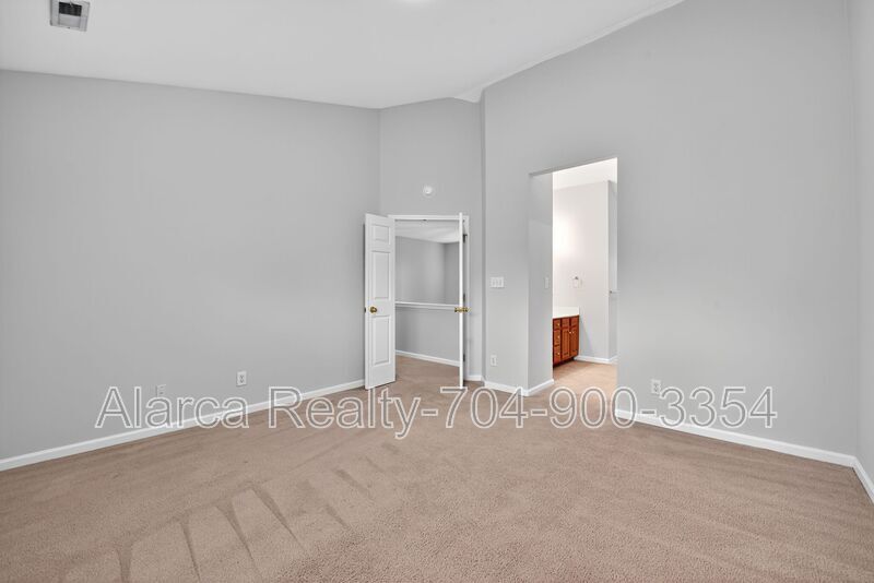 For Rent: 9205 Mitchell Glen Dr Charlotte NC 28277 property image