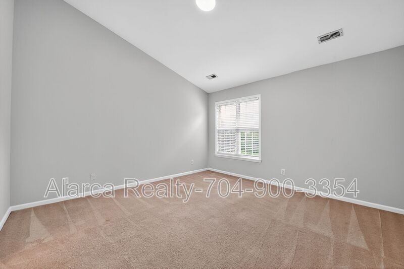 For Rent: 9205 Mitchell Glen Dr Charlotte NC 28277 property image