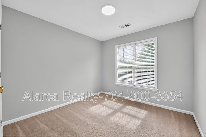 For Rent: 9205 Mitchell Glen Dr Charlotte NC 28277 property image