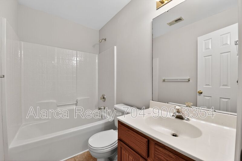 For Rent: 9205 Mitchell Glen Dr Charlotte NC 28277 property image
