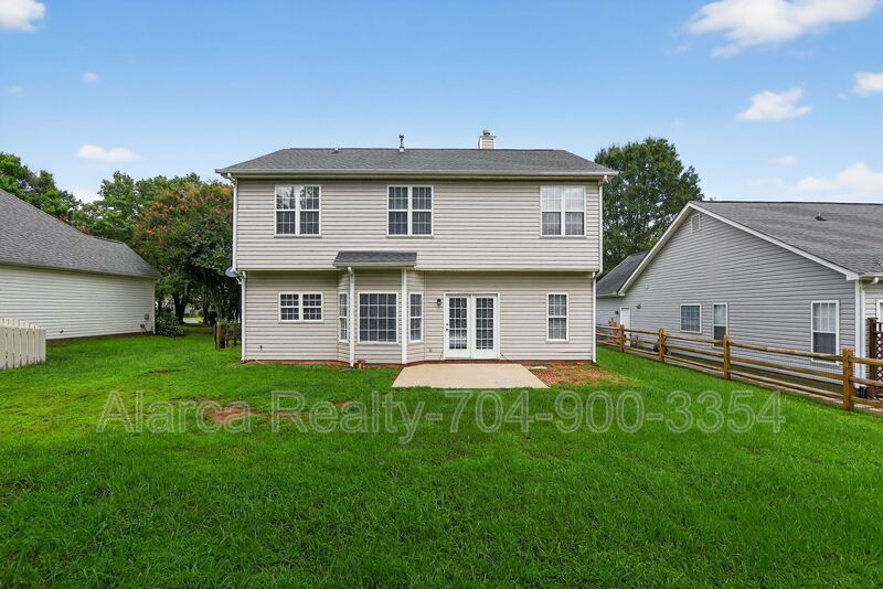 For Rent: 9205 Mitchell Glen Dr Charlotte NC 28277 property image