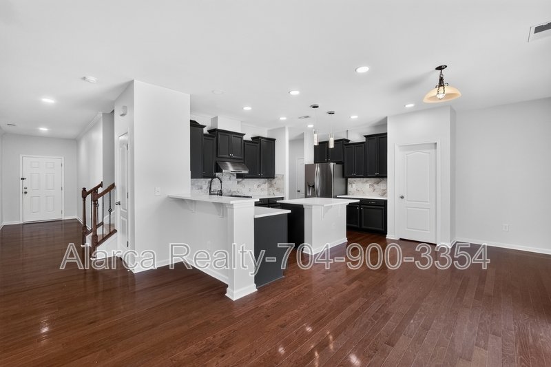 For Rent: 10431 Paisley Abbey Ln Charlotte NC 28273 property image