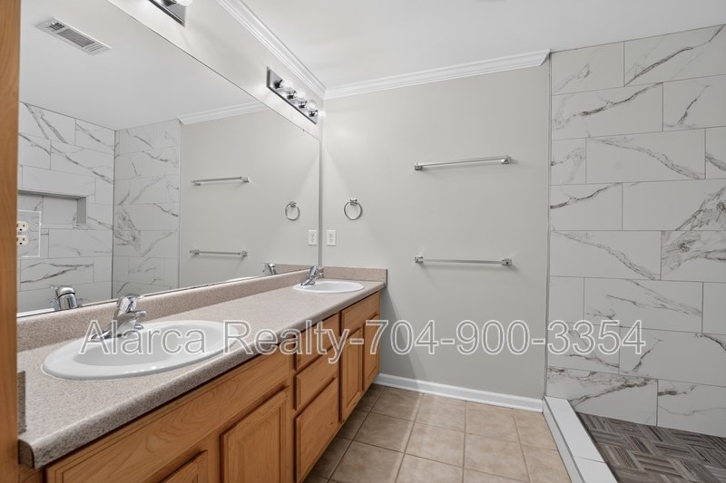 For Rent: 3809 Picasso Ct Charlotte NC 28205 property image