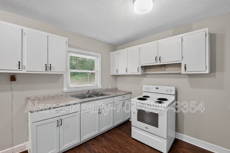 For Rent: 1007 Green Circle Dr Gastonia NC 28054 property image