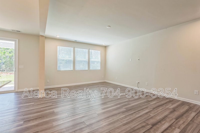 For Rent: 9118 Buckley Ct, Charlotte, NC 28269 property image