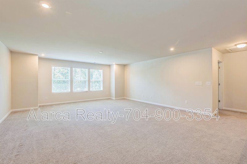 For Rent: 9118 Buckley Ct, Charlotte, NC 28269 property image