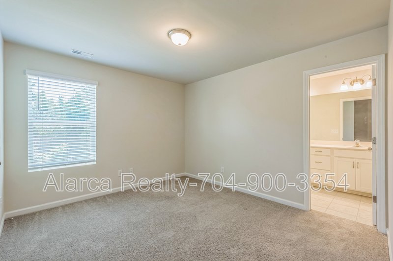 For Rent: 9118 Buckley Ct, Charlotte, NC 28269 property image