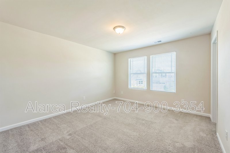 For Rent: 9118 Buckley Ct, Charlotte, NC 28269 property image