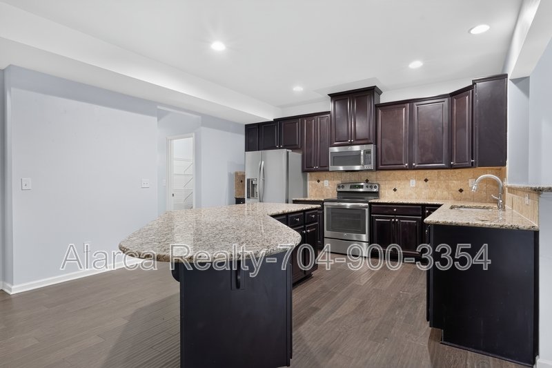 For Rent: 5804 Selkirkshire Rd Charlotte NC 28278 property image