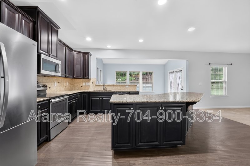 For Rent: 5804 Selkirkshire Rd Charlotte NC 28278 property image