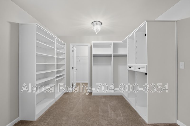 For Rent: 5804 Selkirkshire Rd Charlotte NC 28278 property image