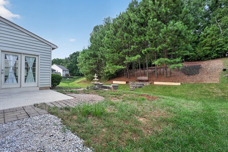 For Rent: 5804 Selkirkshire Rd Charlotte NC 28278 property image