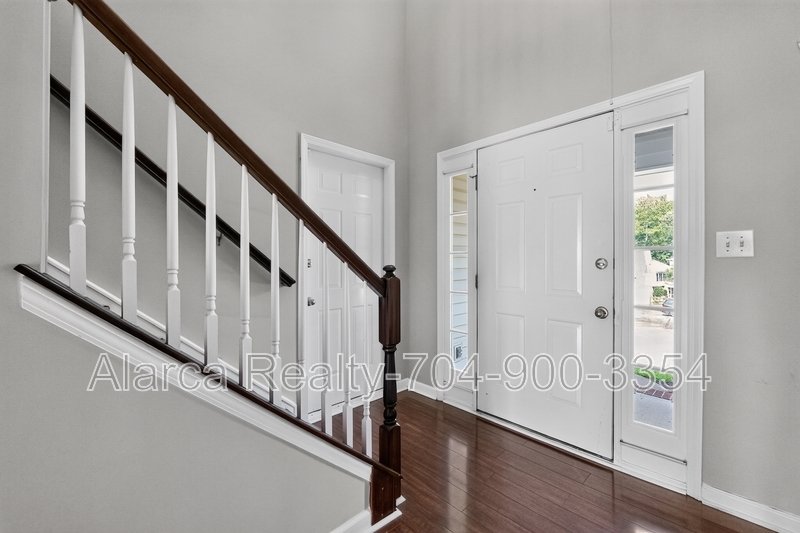 For Rent: 1901 Misty Vale Rd Charlotte NC 28214 property image