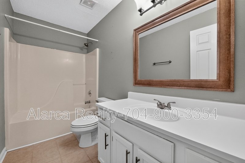 For Rent: 1901 Misty Vale Rd Charlotte NC 28214 property image