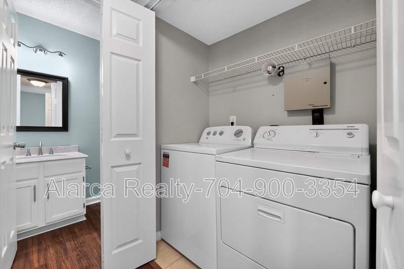 For Rent: 1901 Misty Vale Rd Charlotte NC 28214 property image