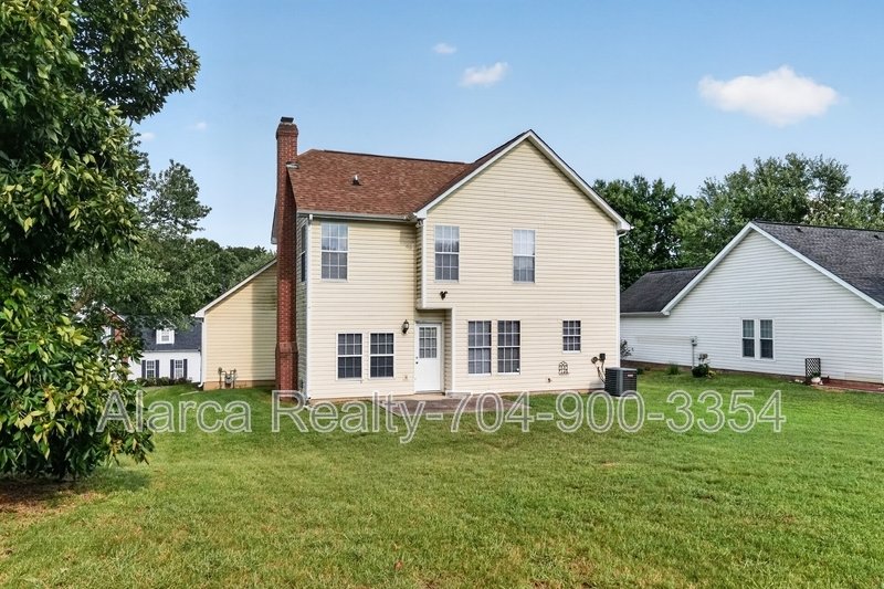 For Rent: 1901 Misty Vale Rd Charlotte NC 28214 property image