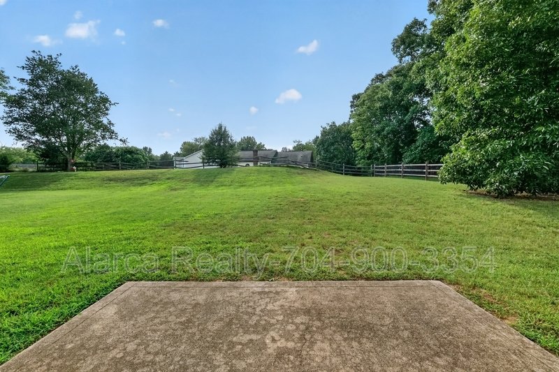 For Rent: 1901 Misty Vale Rd Charlotte NC 28214 property image