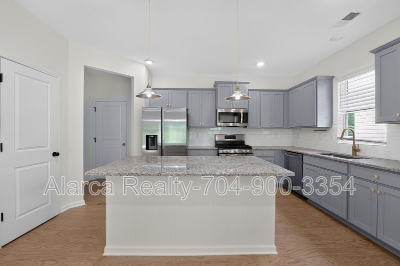 For Rent: 230 Quinn Rd # 21 Matthews NC 28104 property image