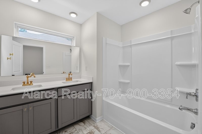 For Rent: 230 Quinn Rd # 21 Matthews NC 28104 property image