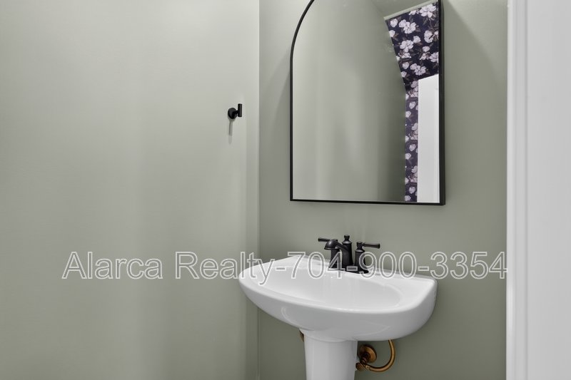For Rent: 230 Quinn Rd # 21 Matthews NC 28104 property image
